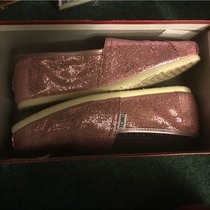 Sperry’s, Toms, Heels, Vans, Converse(unisex)